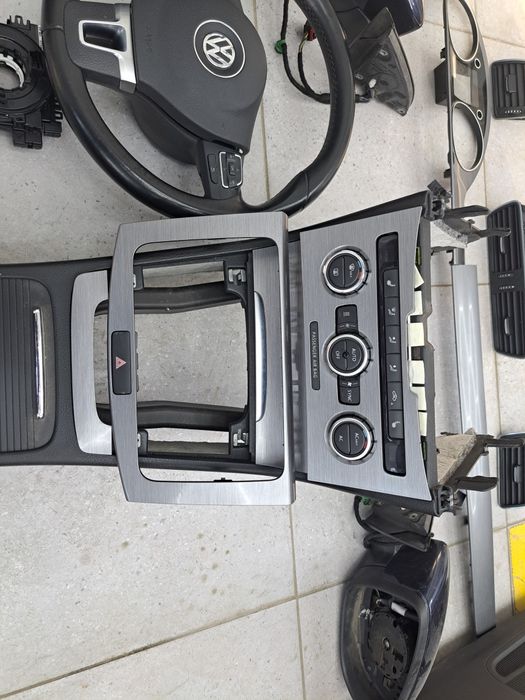 Volan comenzi, spira, trimuri, grile aer,  panou clima, oglinzi passat