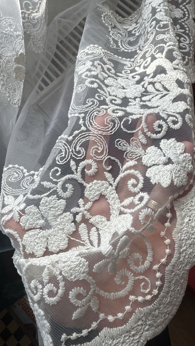 Vand Covor lâna +Perdele brodate turqoise