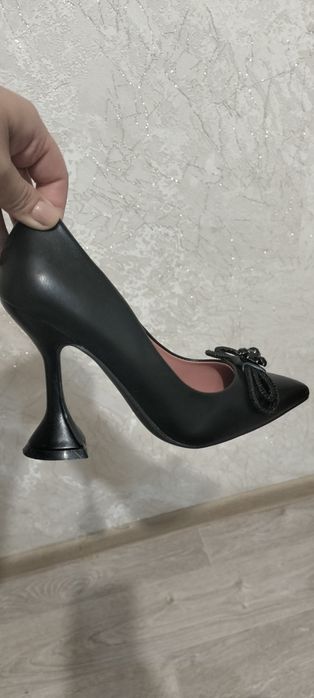 Продам Туфли новый 36-37 размера