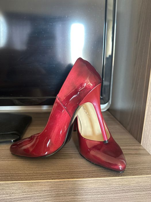 Обувки с висок ток 37 номер
