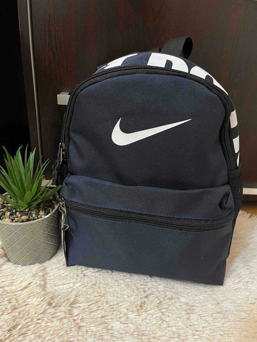 Стилна дамска раница Nike - Нова.