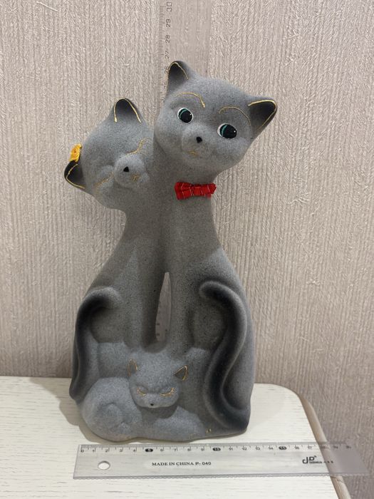 Коллекция статуэток кошек