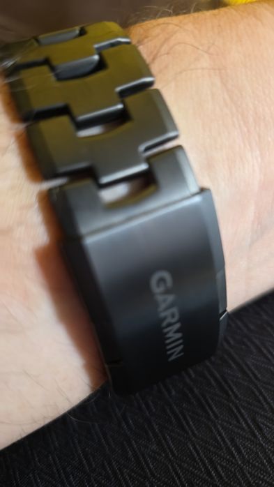 Часовник Garmin Fenix 8
