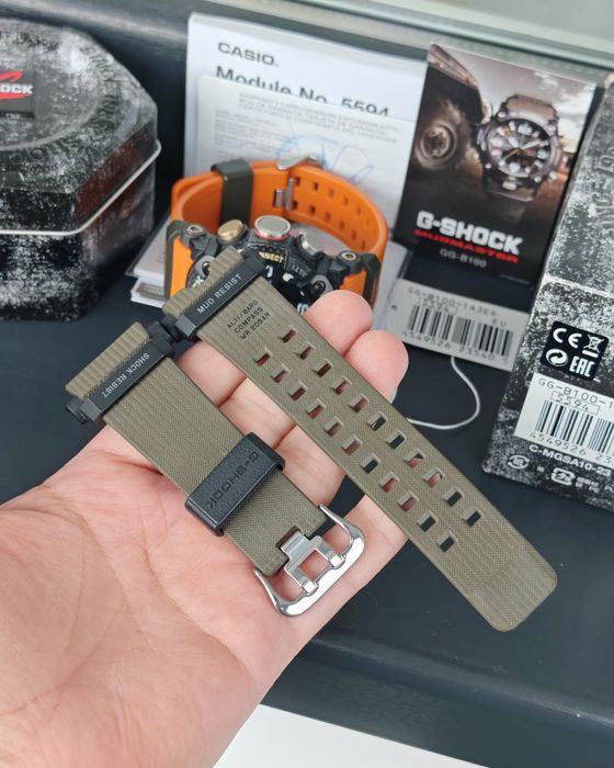 G-SHOCK GG-B100 cu două curele, în stare perfectă