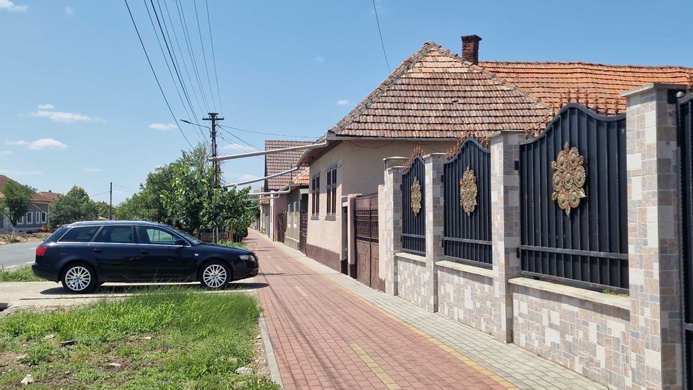 Casa de vânzare cu 4 camere în Bocsig, Arad + Gradina 1000mp cu 2 intrari