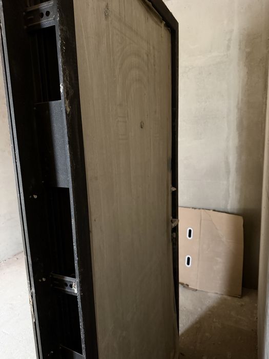 Продам дверь металлическую