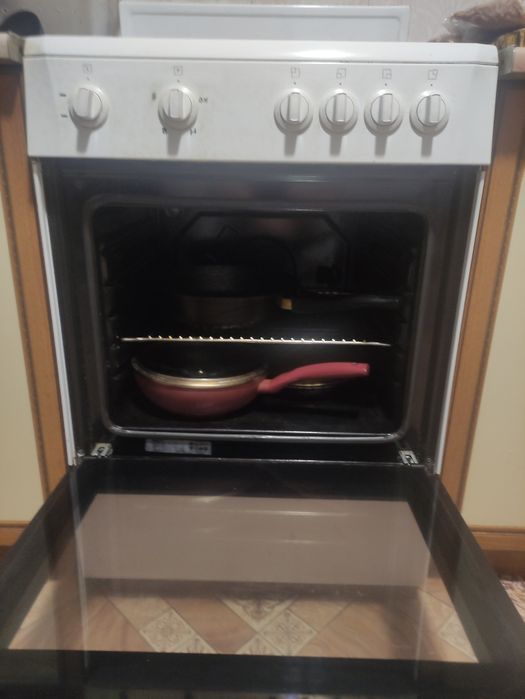 Продам электроплиту 40000.