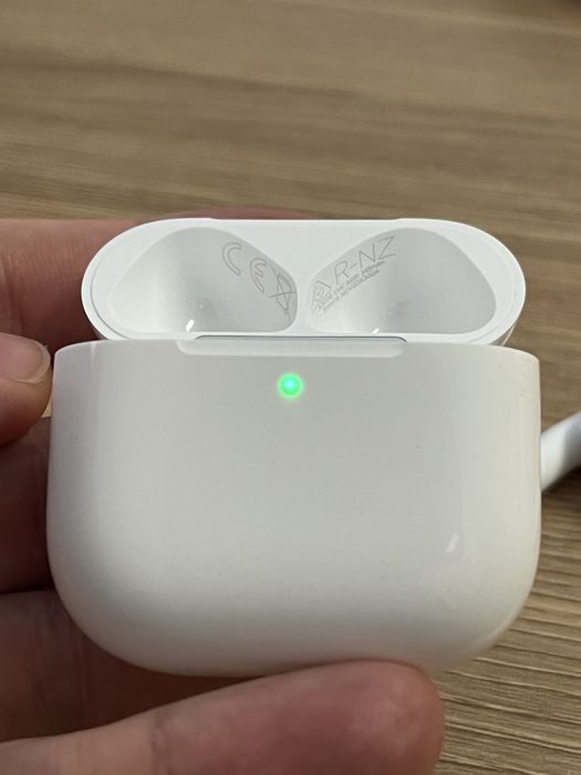 Продам Airpods 4 оригинал