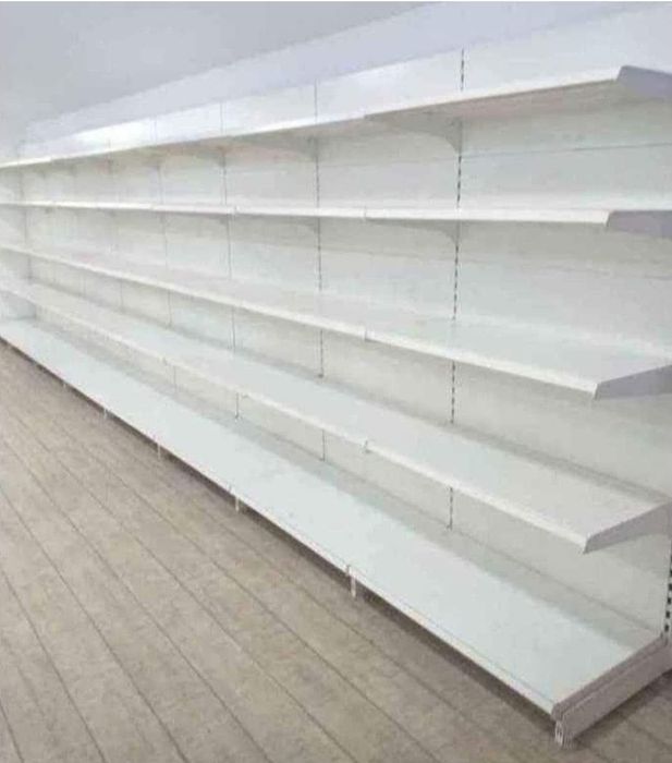 Vand mobilier  de pus marfa