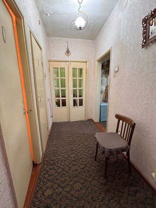 Юнусабад 18 кв  2-хона 2-этаж/4. 55м2. Кирпичный. Не Торец.