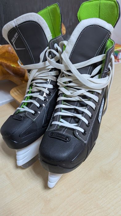 Продам коньки bauer