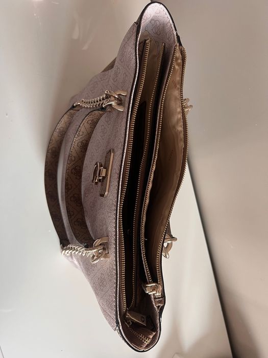 Дамска чанта Guess