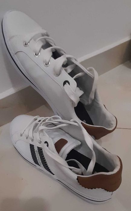 Маркови бели маратонки BENCH