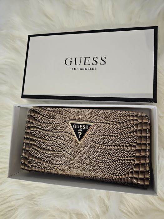 Portofele modele diferite