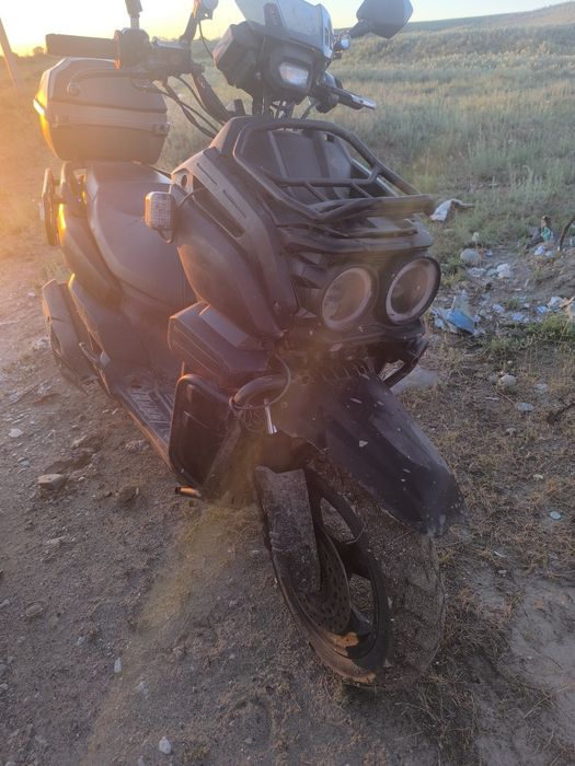 Продам скутер танк 180 куб