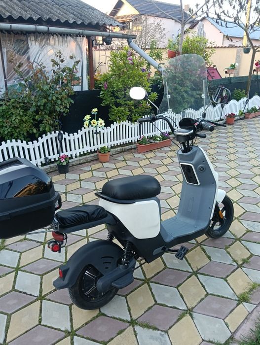 Vând scuter electric
