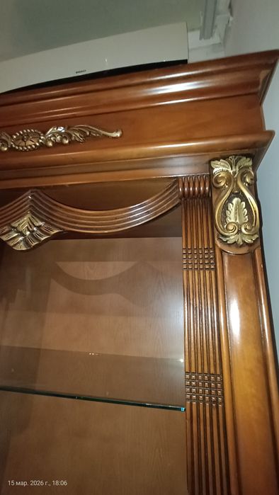 Сервант витрина из дерева