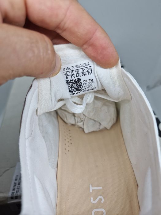 Adidas Avryn Boost HP5972 nr. 41 1/3,44 2/3