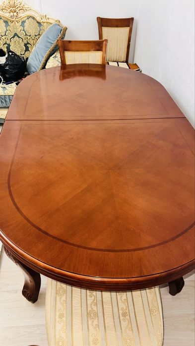 Стол обеденный большой