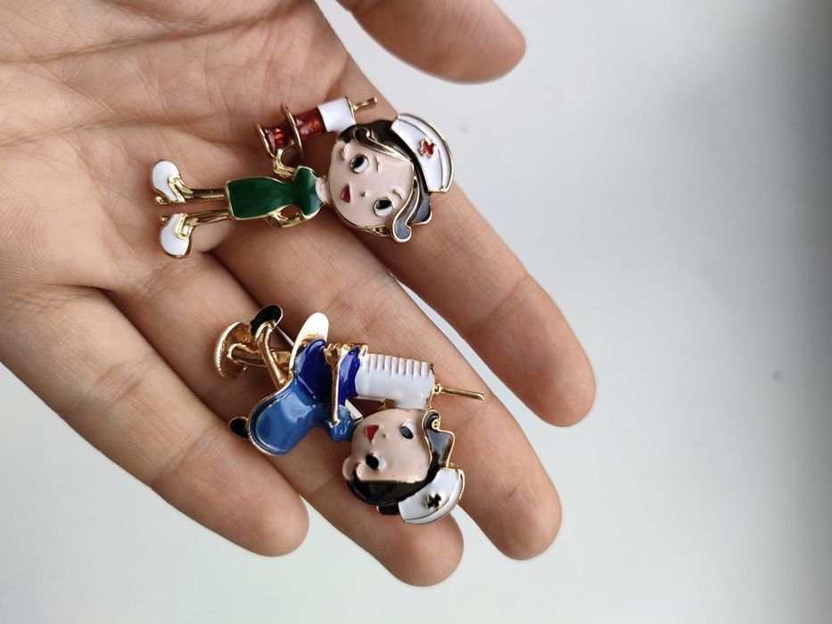 Ручки сувениры брошки подарки