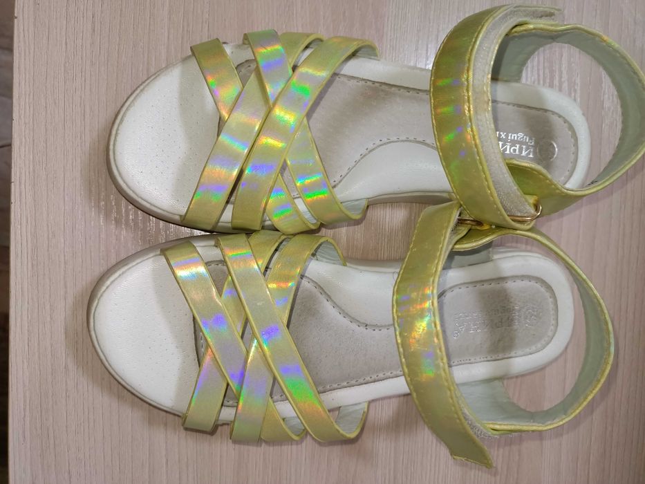 Босоножки на девочку