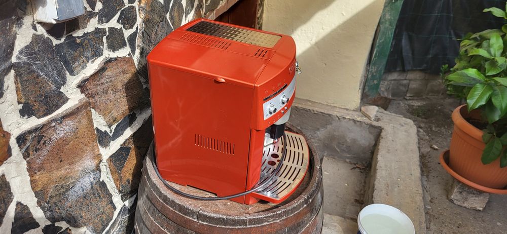 Vand aparat de cafea Delonghi Editie Eleganza