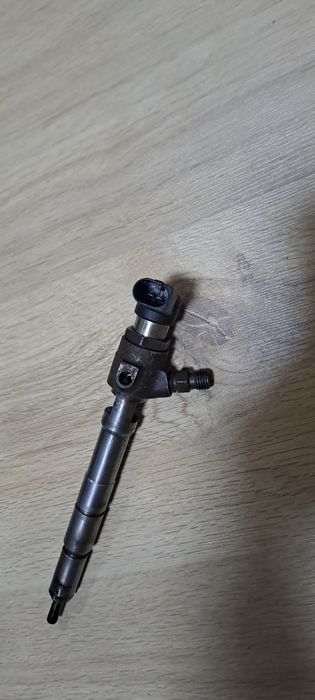 1 брой  пиезова дюза за ауди а 3 03L130277B