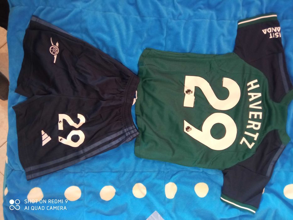 детски футболни екипи ,нови .