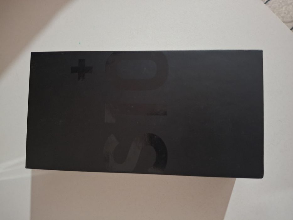 Самсунг С10+ Черный