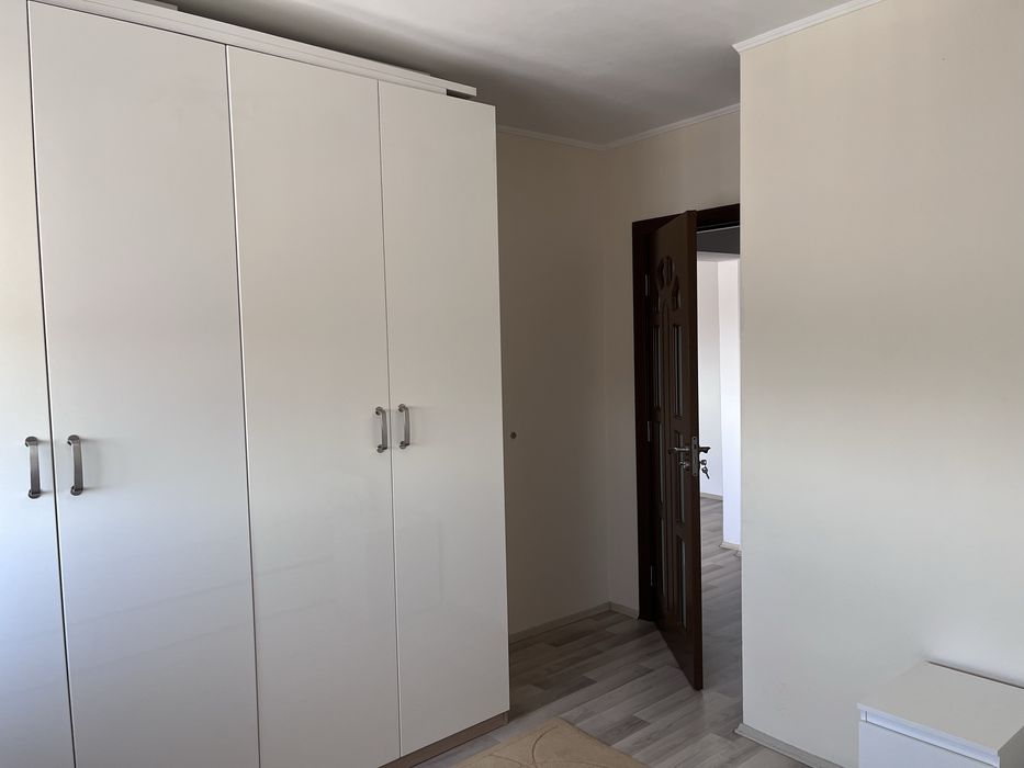 Inchiriez apartament 3 camere