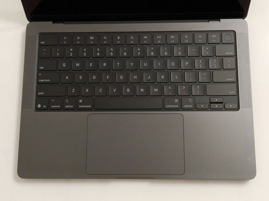MacBook Pro 14 M5 24/1TB 14 циклов