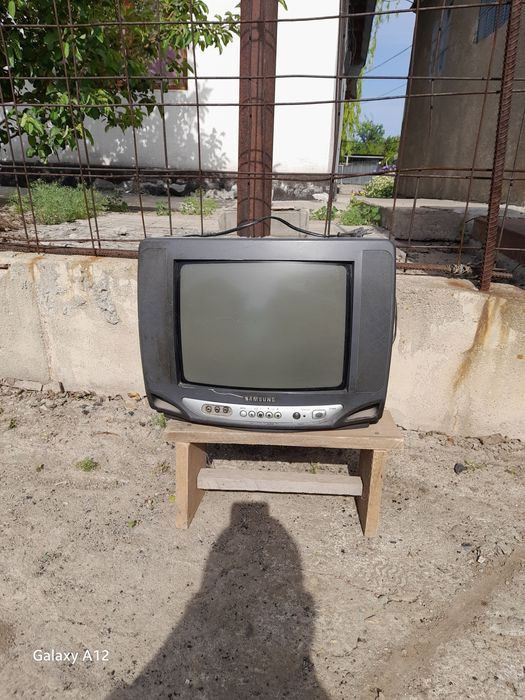 Продам маленки телевизор