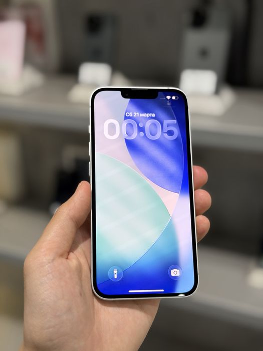 iPhone 16E / 128 / 100%