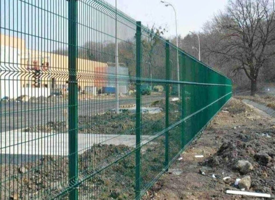 Împrejmuiri garduri din plasa pordurata sau la val