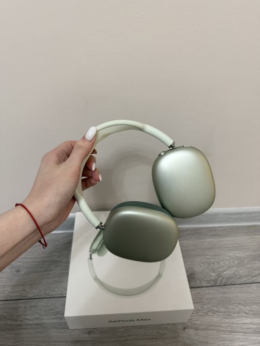 Продам AirPods Max