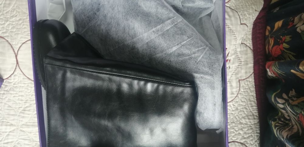 Продам сапожки женские