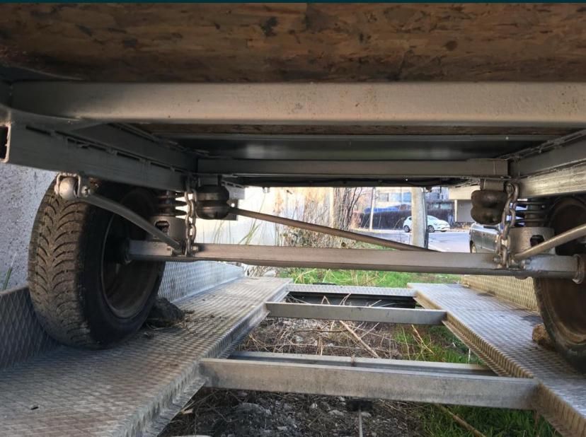 Remorca auto suspensie tripla