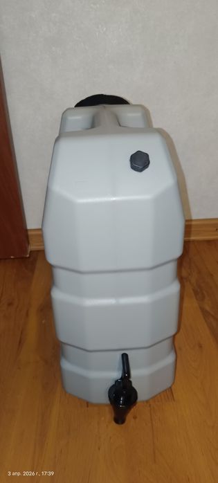 Канистра на машину с краном