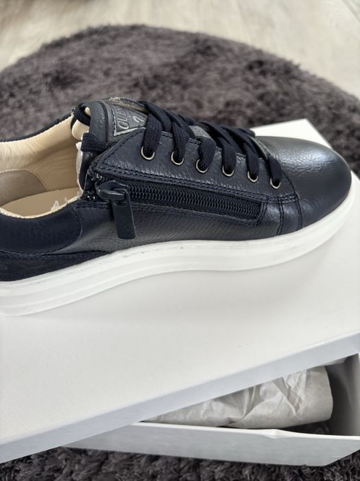 Adidași / Sneakers din piele Guess originali, mărimea 36 – Noi în cutie