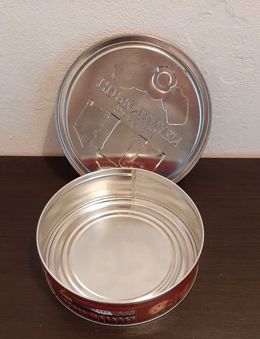 Ефектни колекционерски предмети  и  Нова, вертикална поставка за чаши