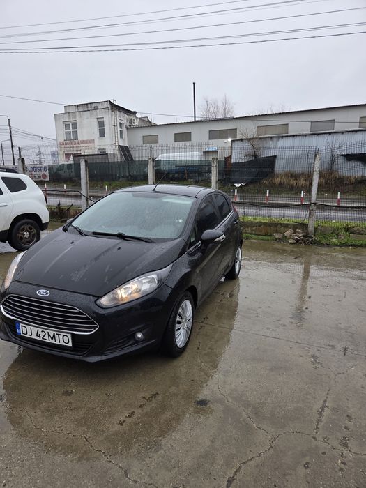 Vând Ford Fiesta
