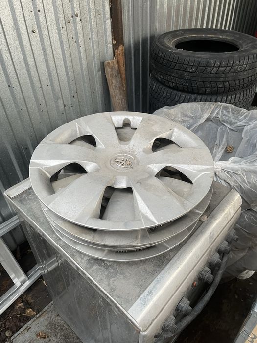 Продам колпаки на камри