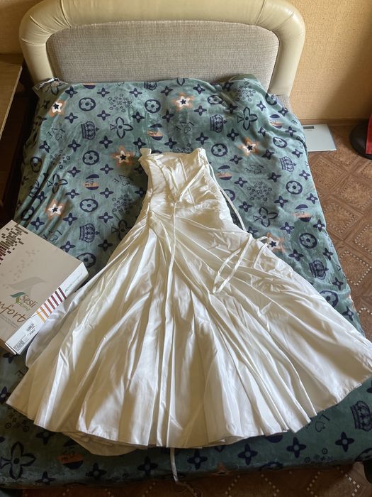 Продам свадебное шикарное платье