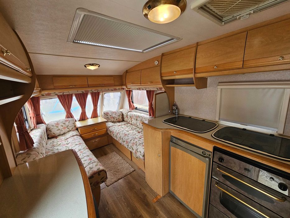 Rulota Bailey Pageant Monarch FULL OFF GRID baterie 2.4 kWh + Mover