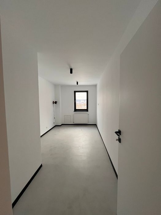 Apartament 3 camere + bucatrie baie si balcon