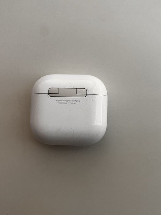 Продам AirPods 4 серии Оригинал