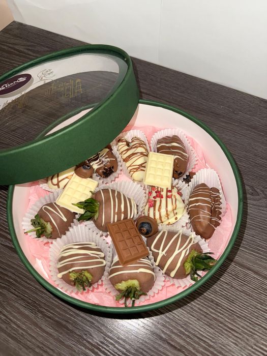 Клубника&Финики в шоколаде