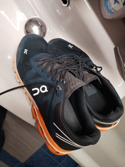 Vând adidași Nr 44.5