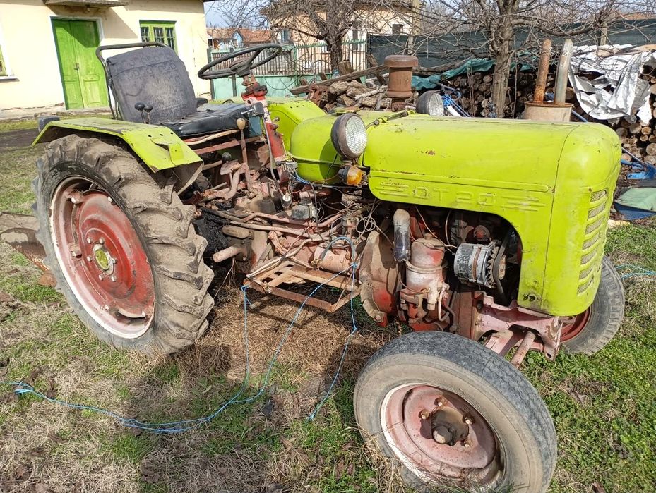 Продавам  Трактор ДТ20