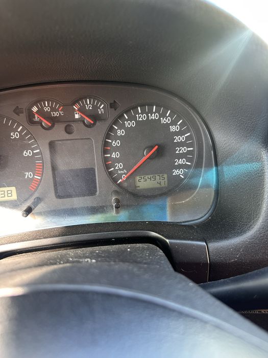 Автомобиль Volkswagen Golf IV